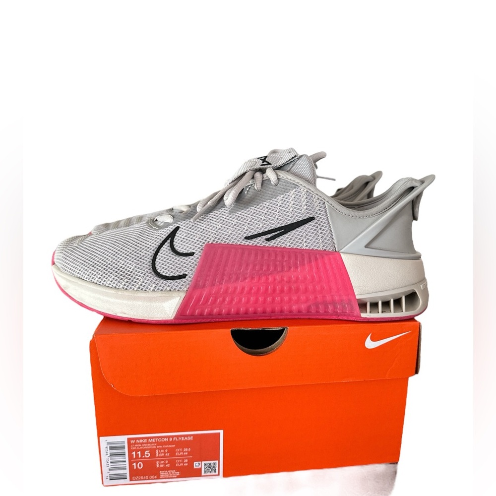 Nike Athletic Shoes Gray and Pink
